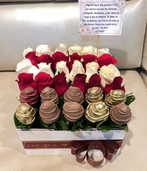 Caja por 20 rosas y fresas achocolatadas R33