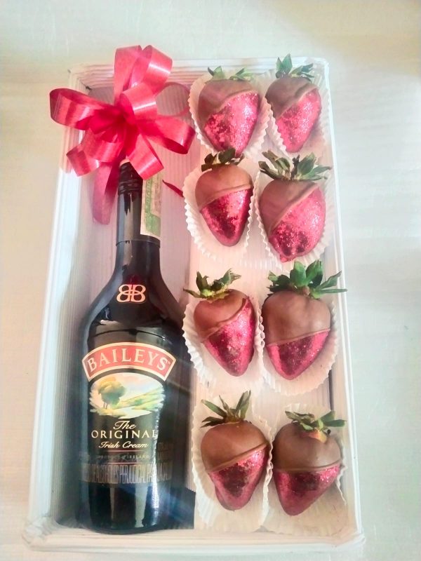 Botella de baileys personalizada con fresas achocolatadas y decoradas R63
