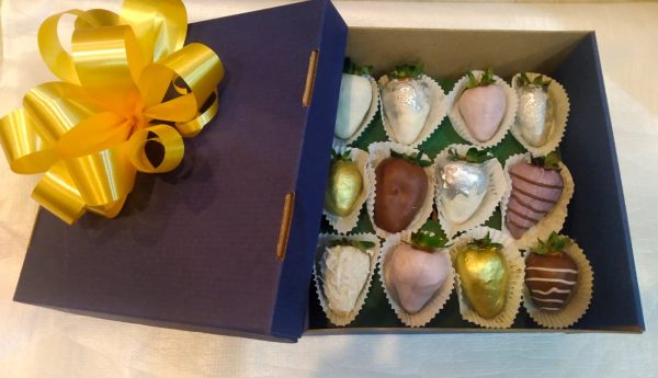 Caja de 24 fresas achocolatadas decoradas R28