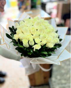 Bouquet de 30 rosas blancas en papel coreano R130
